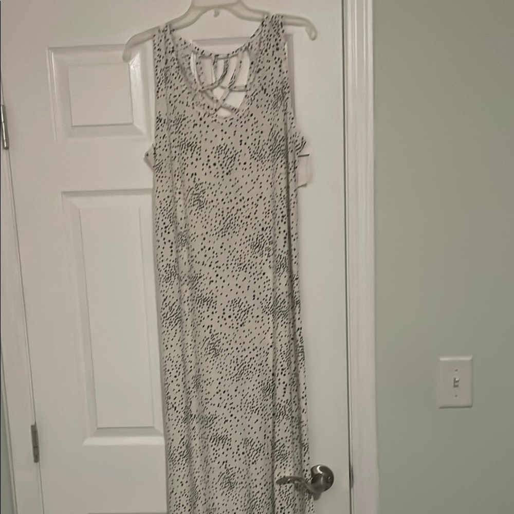 Elegant Black and White Patterned Dress